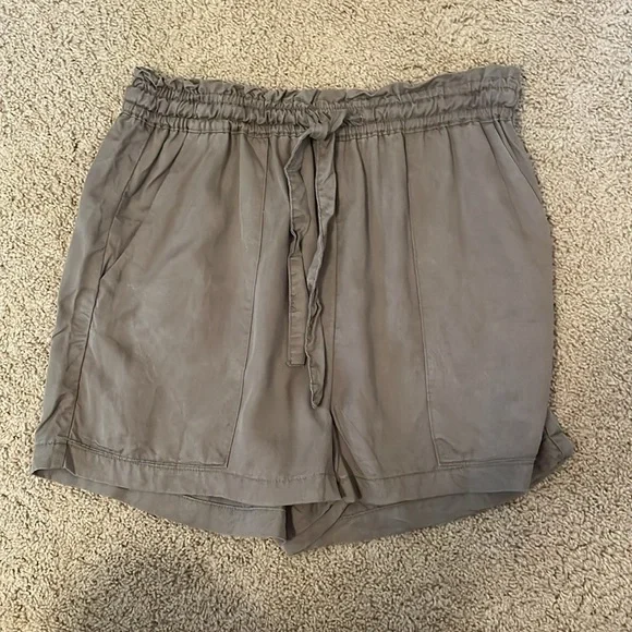 Japna Green Shorts - Picture 3 of 5